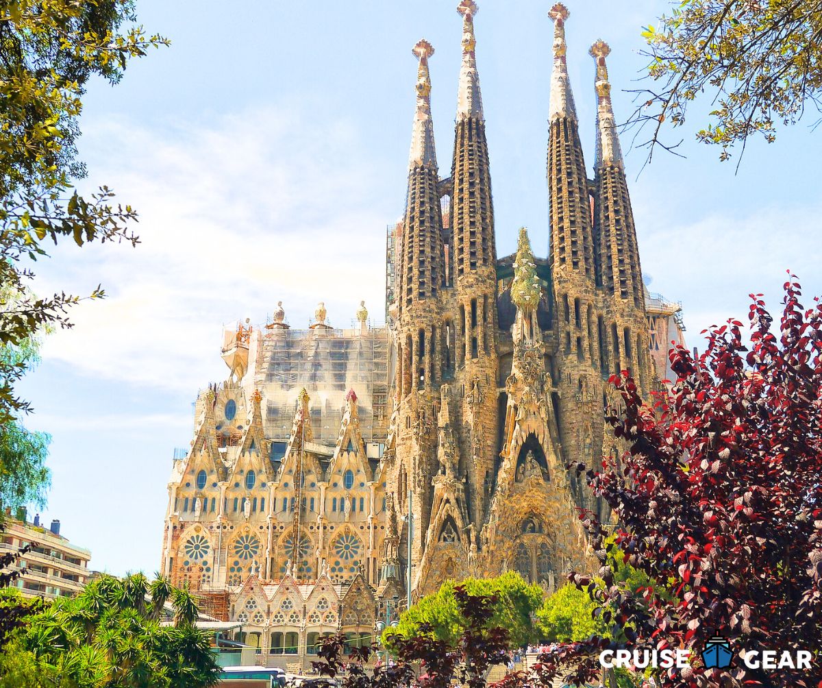 sagrada familia barcelona summer